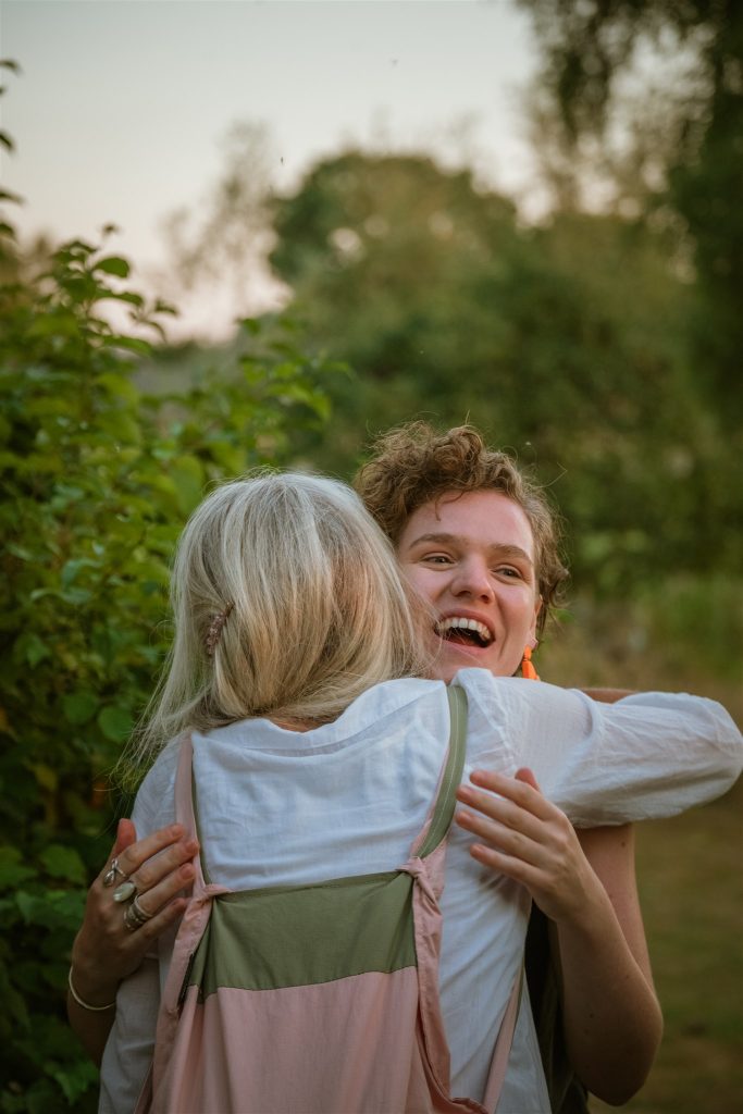 Wij van ZOMERLAND geloven dat mooie en betekenisvolle resultaten niet in afzondering ontstaan, maar door collectieve inspanning. Door de handen ineen te slaan komen we ergens.